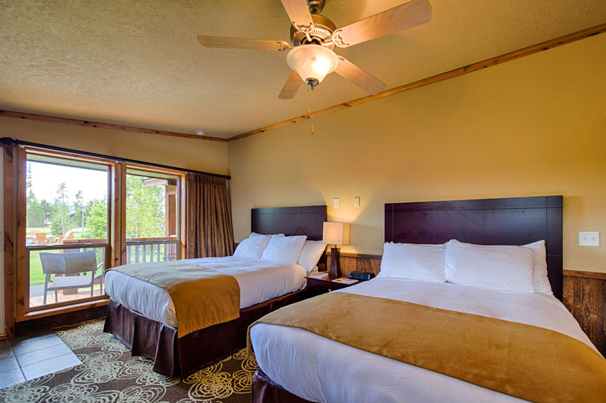 Montana cabins all feature 2 queen size beds.