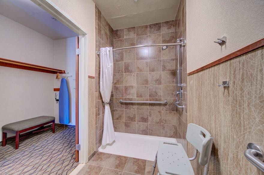 Traditional ADA Bathroom at Holiday Inn West Yellowstone