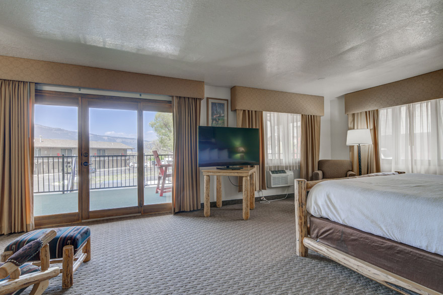 2 King Bed Suite with Mountain View at The Ridgeline Hotel at Yellowstone