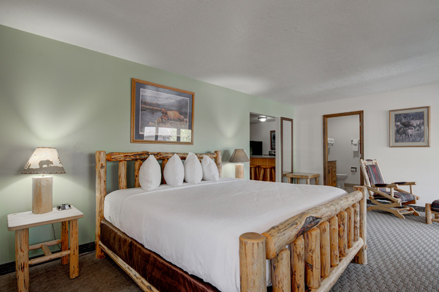 2 King Bed Suite with Mountain View at The Ridgeline Hotel at Yellowstone