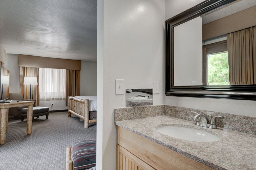 2 King Bed Suite with Mountain View at The Ridgeline Hotel at Yellowstone