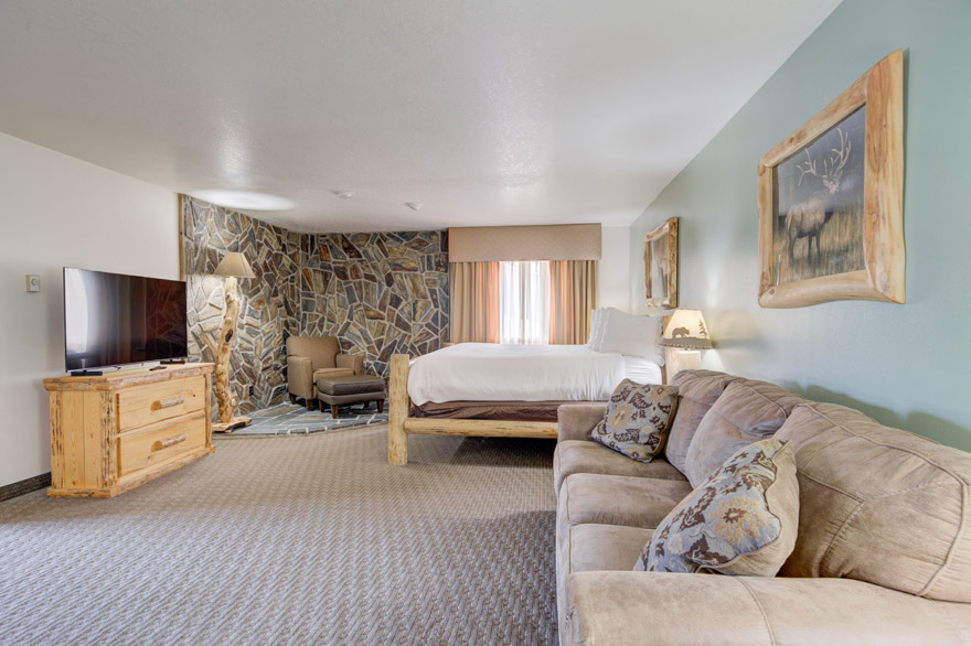 2 King Bed Suite with Mountain View at The Ridgeline Hotel at Yellowstone