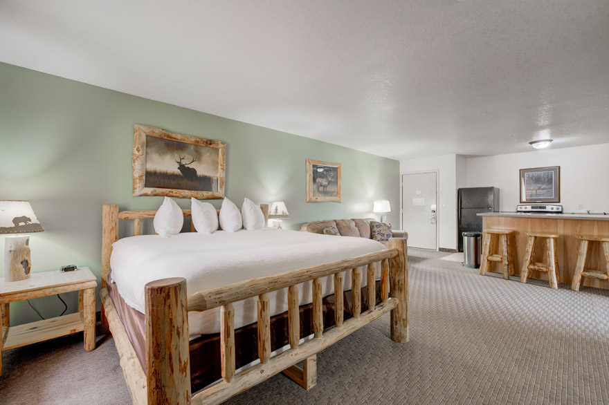 2 King Bed Suite with Mountain View at The Ridgeline Hotel at Yellowstone