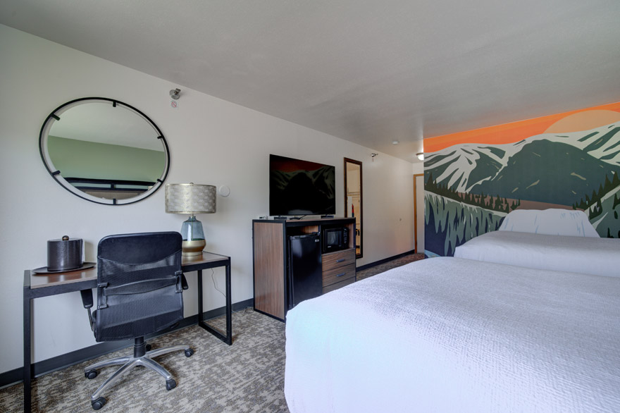 River View 2 Queen room at The Ridgeline Hotel at Yellowstone