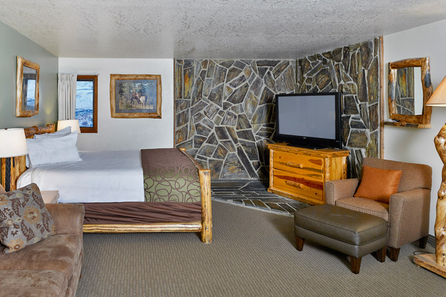 Mountain View Suite with 2 King Beds at The Ridgeline Hotel at Yellowstone