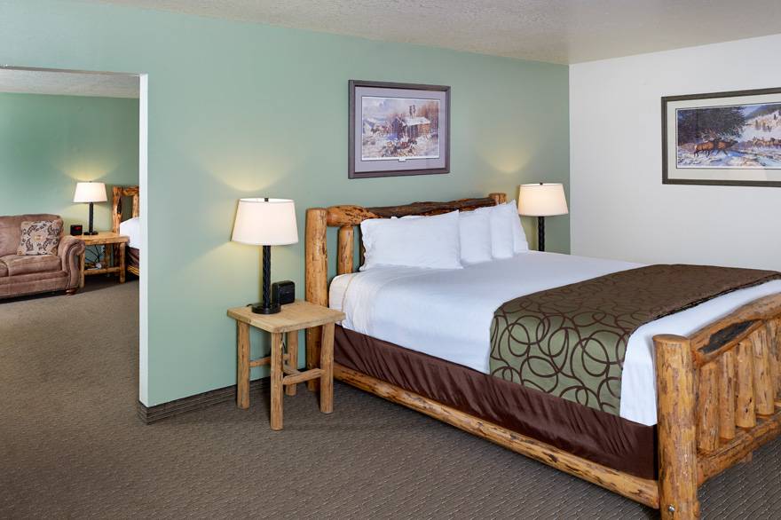 Mountain View Suite with 2 King Beds at The Ridgeline Hotel at Yellowstone
