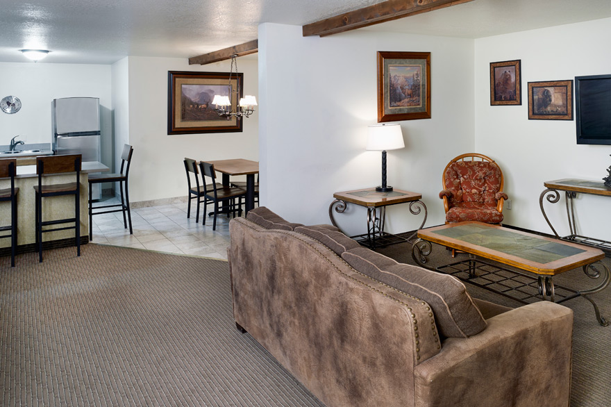 Mountain View Suite with 2 Queen Beds at The Ridgeline Hotel at Yellowstone