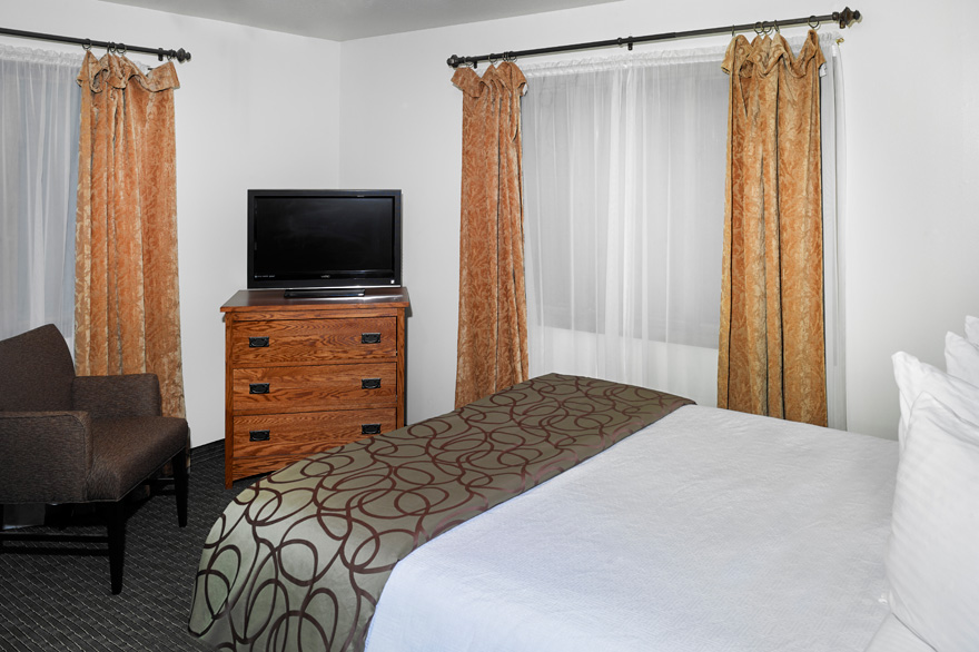 Mountain View Suite with 2 Queen Beds at The Ridgeline Hotel at Yellowstone