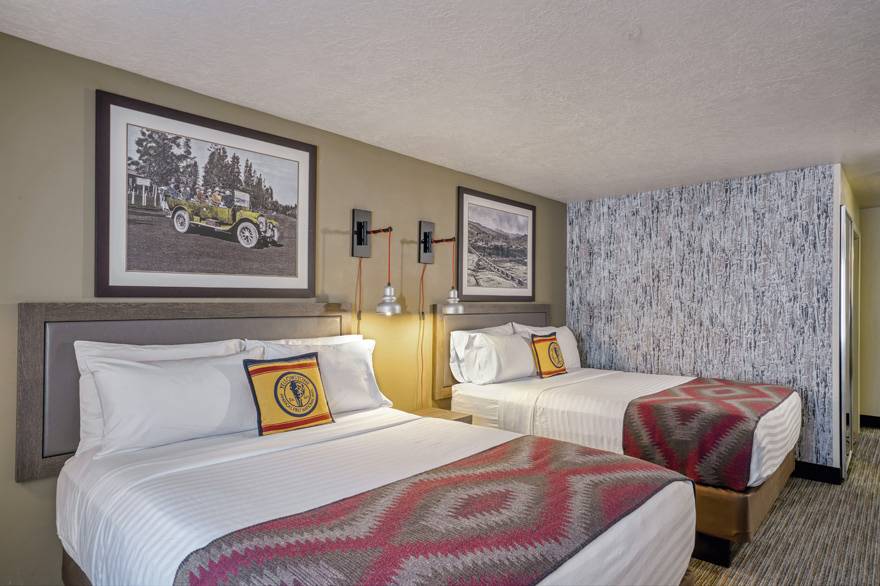 Yellowstone Park Hotel Deluxe Room with 2 Queen Beds