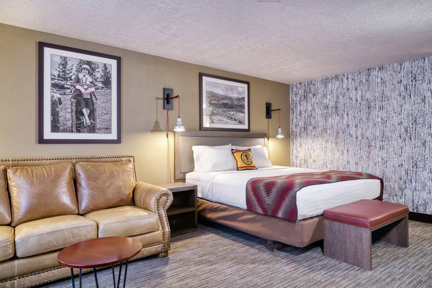 Yellowstone Park Hotel Deluxe Room with 1 King Bed