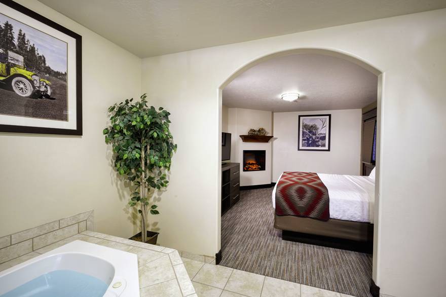 Yellowstone Park Hotel Luxury Suite