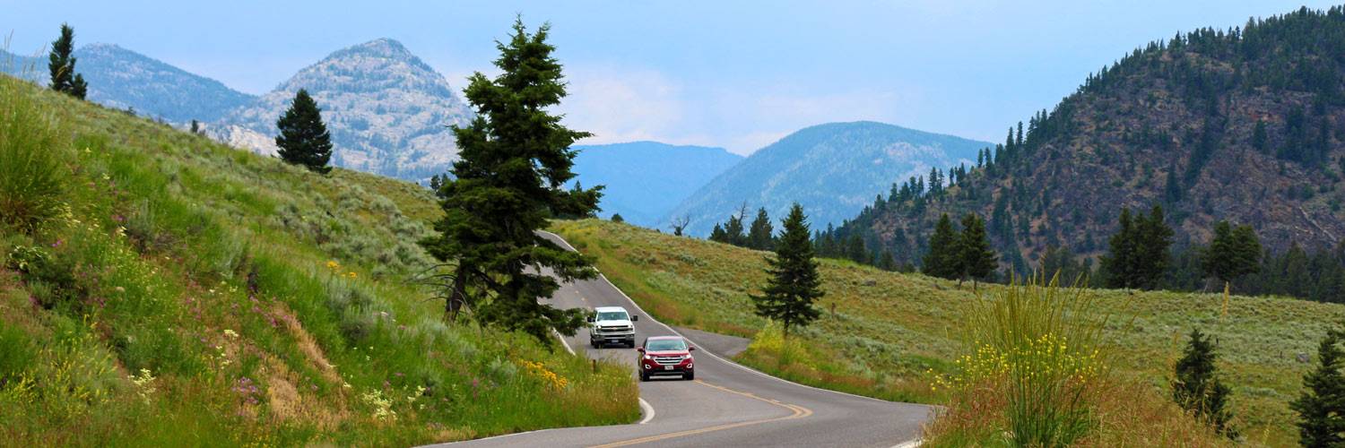A beautiful scenic drive through Yellowstone National Park