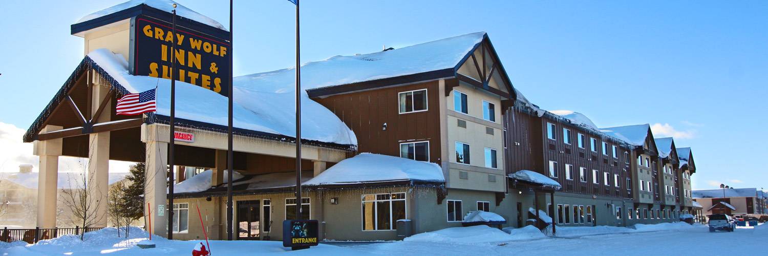Gray Wolf Inn and Suites in Winter