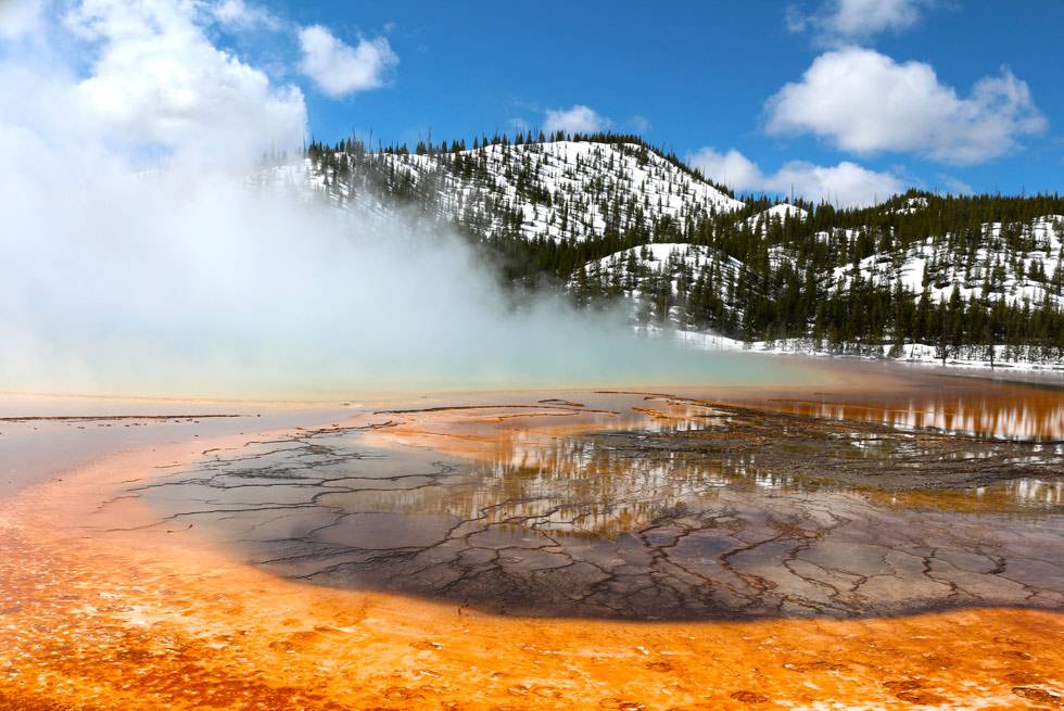 Grand Prismatic Spring at Yellowstone's Midway Geyser Basin