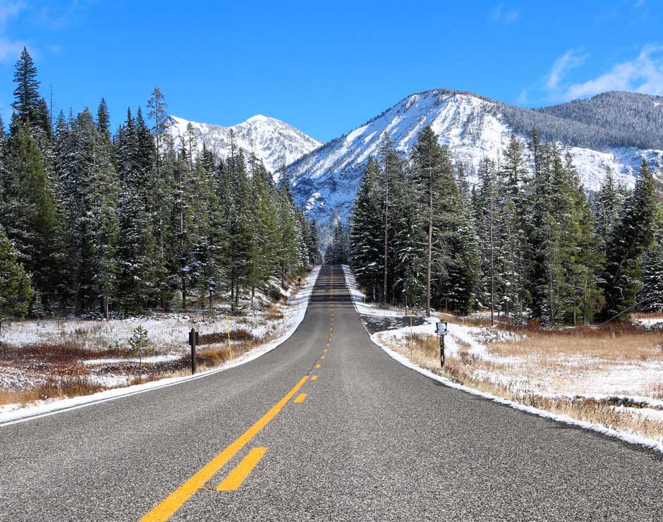 A Yellowstone roadway in winter